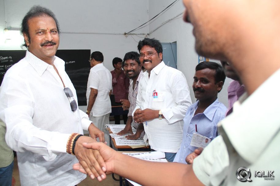 Mohan-Babu-Family-Casts-Vote-2014